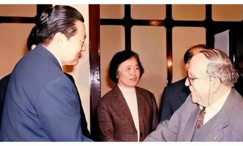 艾叶泡脚肚子微微疼正常吗-艾草泡脚肚子上也出汗-专业艾草泡脚出汗了是不是寒气出来了平台-艾草泡脚肚子上也出汗正常吗